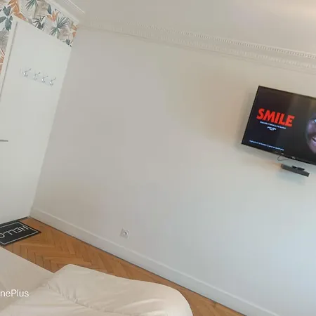 Grande D'hôte Lit King Size - 3 Mins Gare - Genève Accès Direct Séjour chez l'habitant