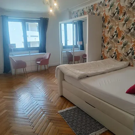 Grande D'hôte Lit King Size - 3 Mins Gare - Genève Accès Direct Séjour chez l'habitant *