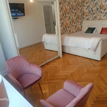 Séjour chez l'habitant Grande D'hôte Lit King Size - 3 Mins Gare - Genève Accès Direct *