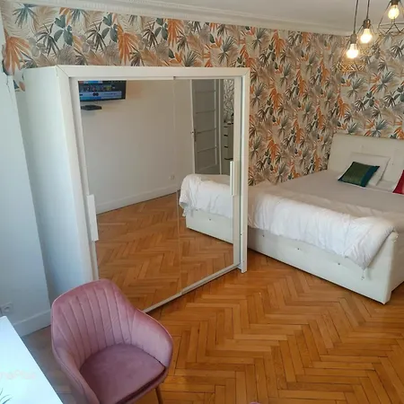 Grande D'hôte Lit King Size - 3 Mins Gare - Genève Accès Direct *